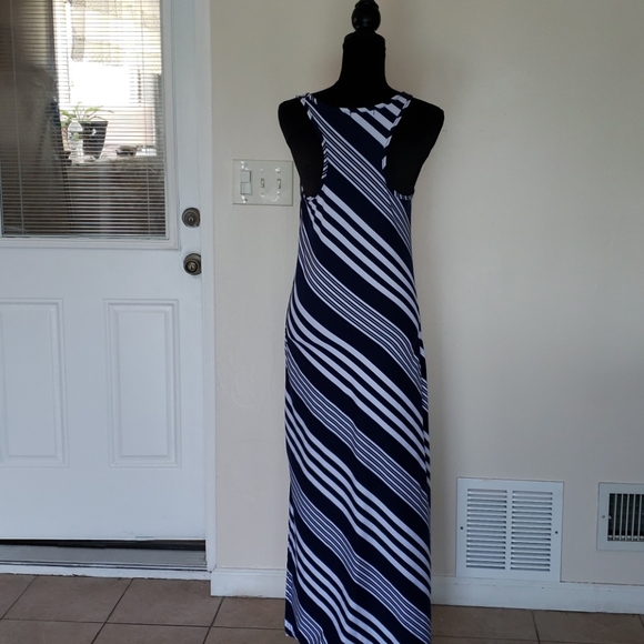 NWOT LOVE BY CHESLEY DRESS 👗 - Picture 4 of 4